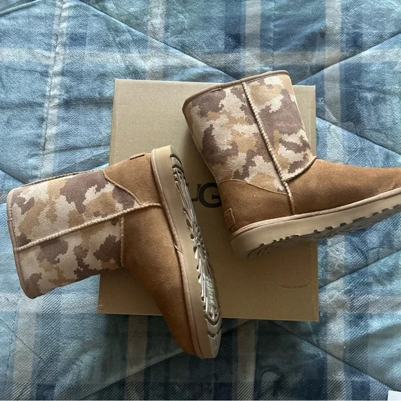 UGG Australia Short chesnut & Camo winter Boots 7 & 9 New in box - Picture 16 of 16